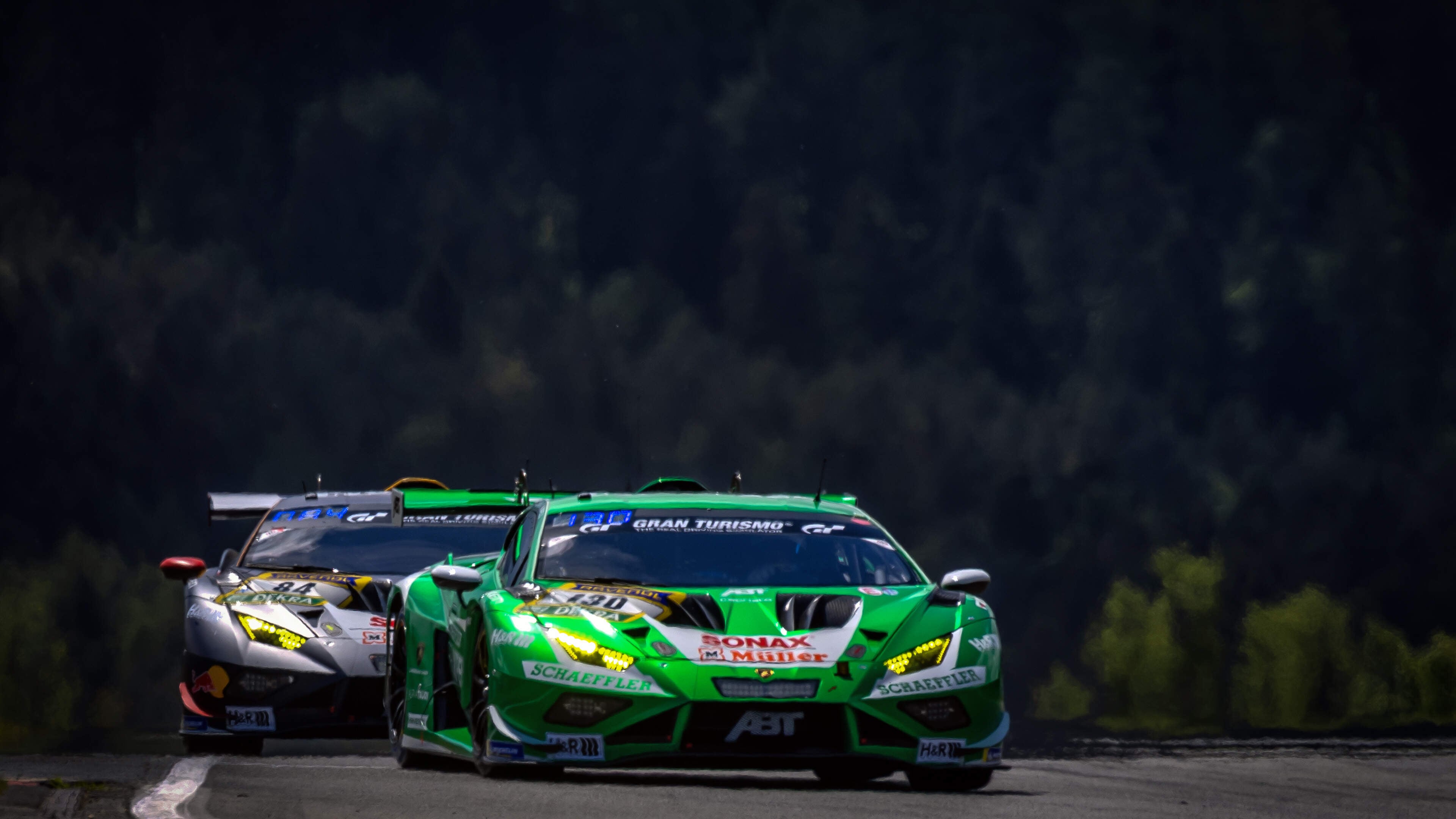 Nicky Catsburg op zijn hoede na uitstekende kwalificatie op Nordschleife: ’Max Verstappen gaat tijdens de race schrikbarend goed zijn’
